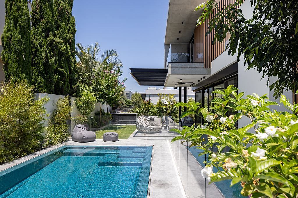 New York with a Touch of Mediterranean by Eyal Apple