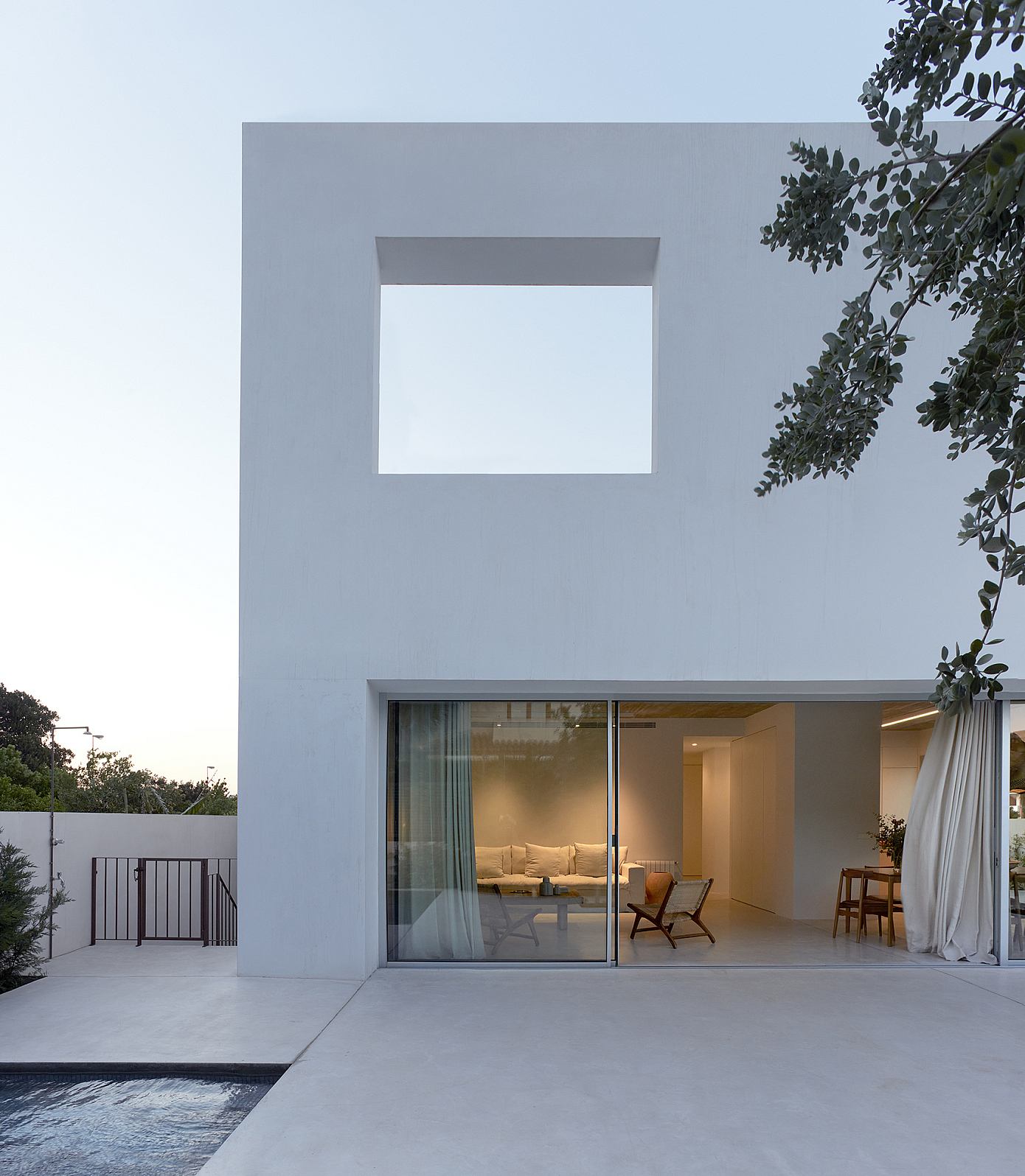 Pons House by Andrea Pons Arquitectura