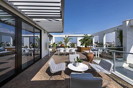 A Fashionable Duplex in an Urban Landscape by Tzvia Kazayoff - 14