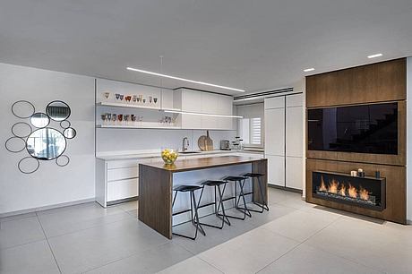 A Fashionable Duplex in an Urban Landscape by Tzvia Kazayoff - 5