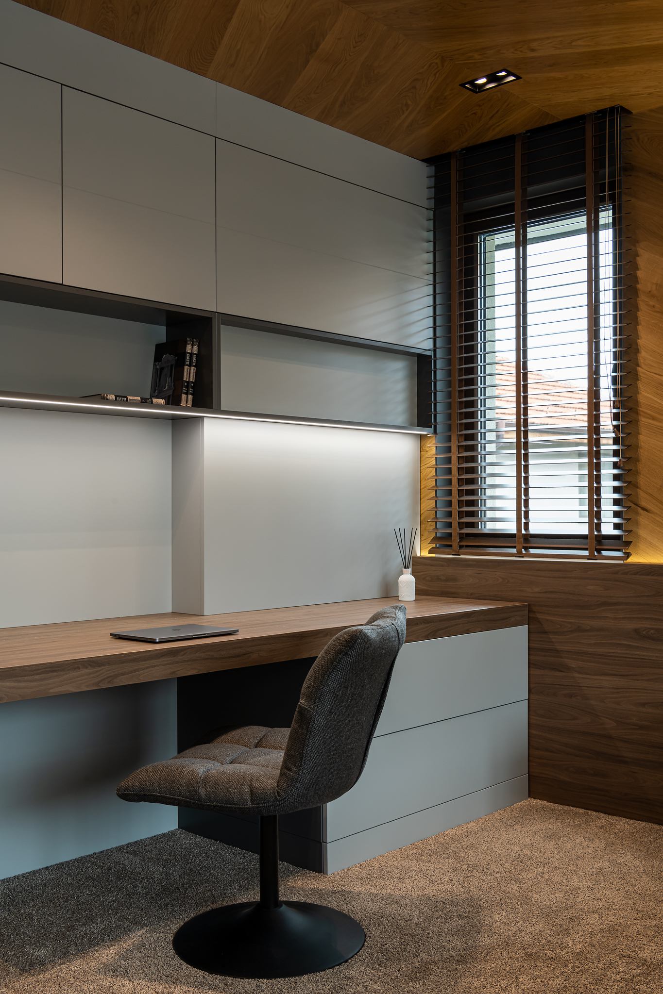 Suburban House by Fimera Design Studio