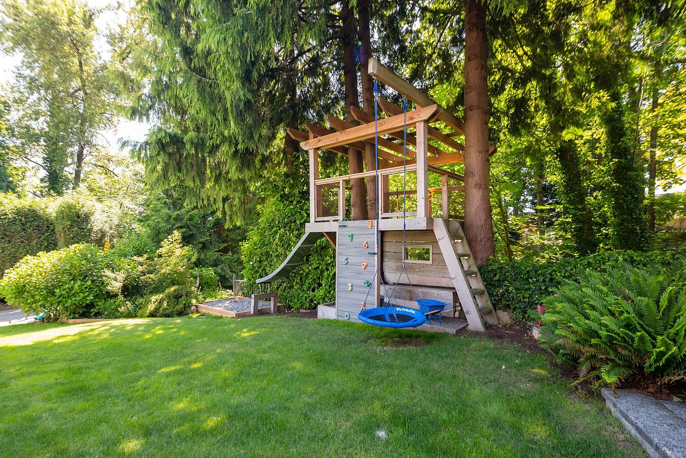 Old “Modern” House by Jordan Macnab