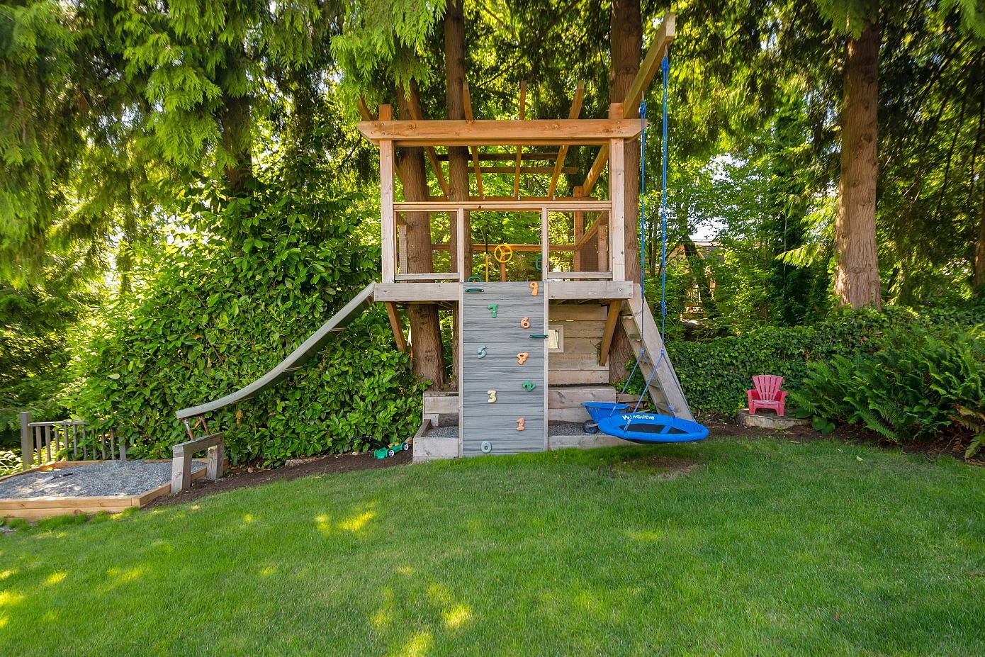 Old “Modern” House by Jordan Macnab