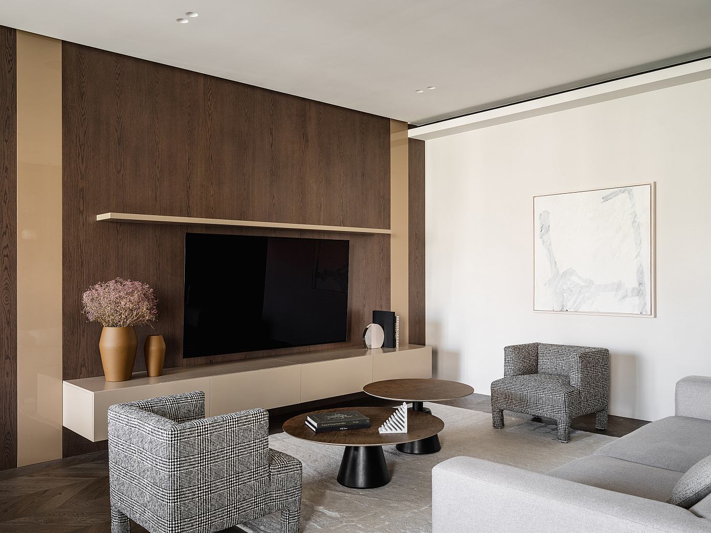 Red Side 165 by Babayants Architects