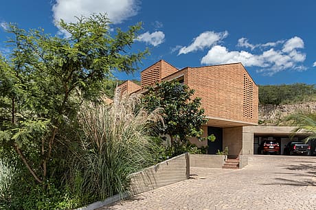 Casa Cangahua by Diez + Muller Arquitectos - 1