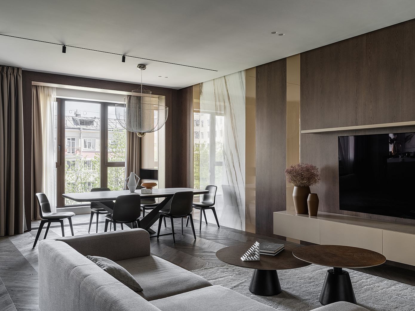 Red Side 165 by Babayants Architects