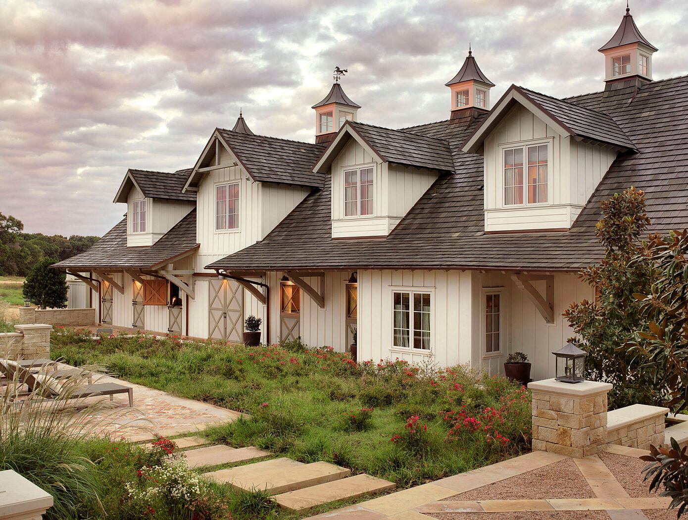 Athens Stables by Ryan Street Architects