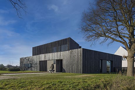 Silky Black House by Joris Verhoeven Architecture - 1