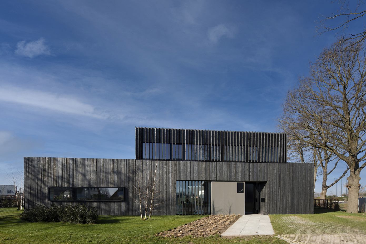 Silky Black House by Joris Verhoeven Architecture