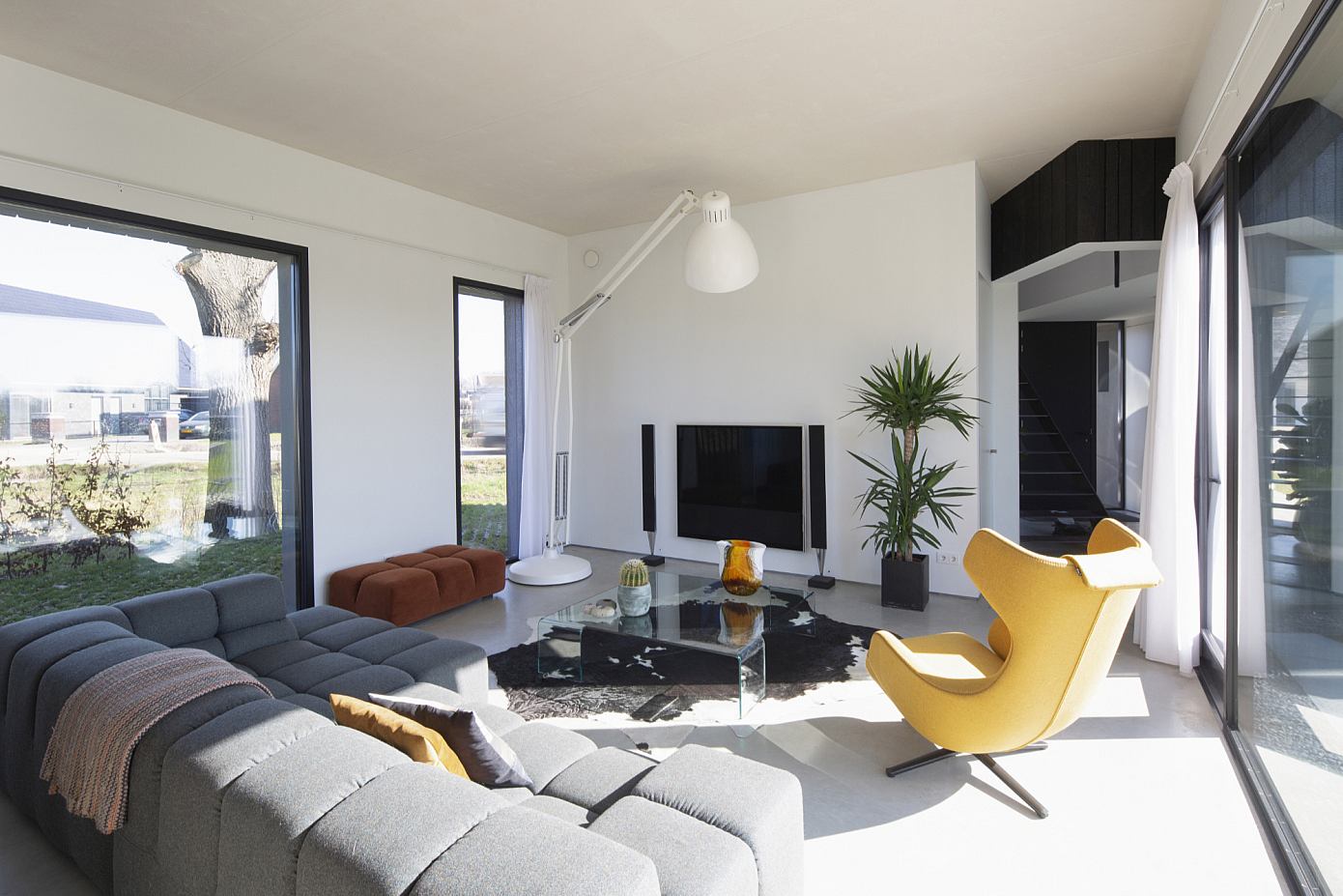 Silky Black House by Joris Verhoeven Architecture