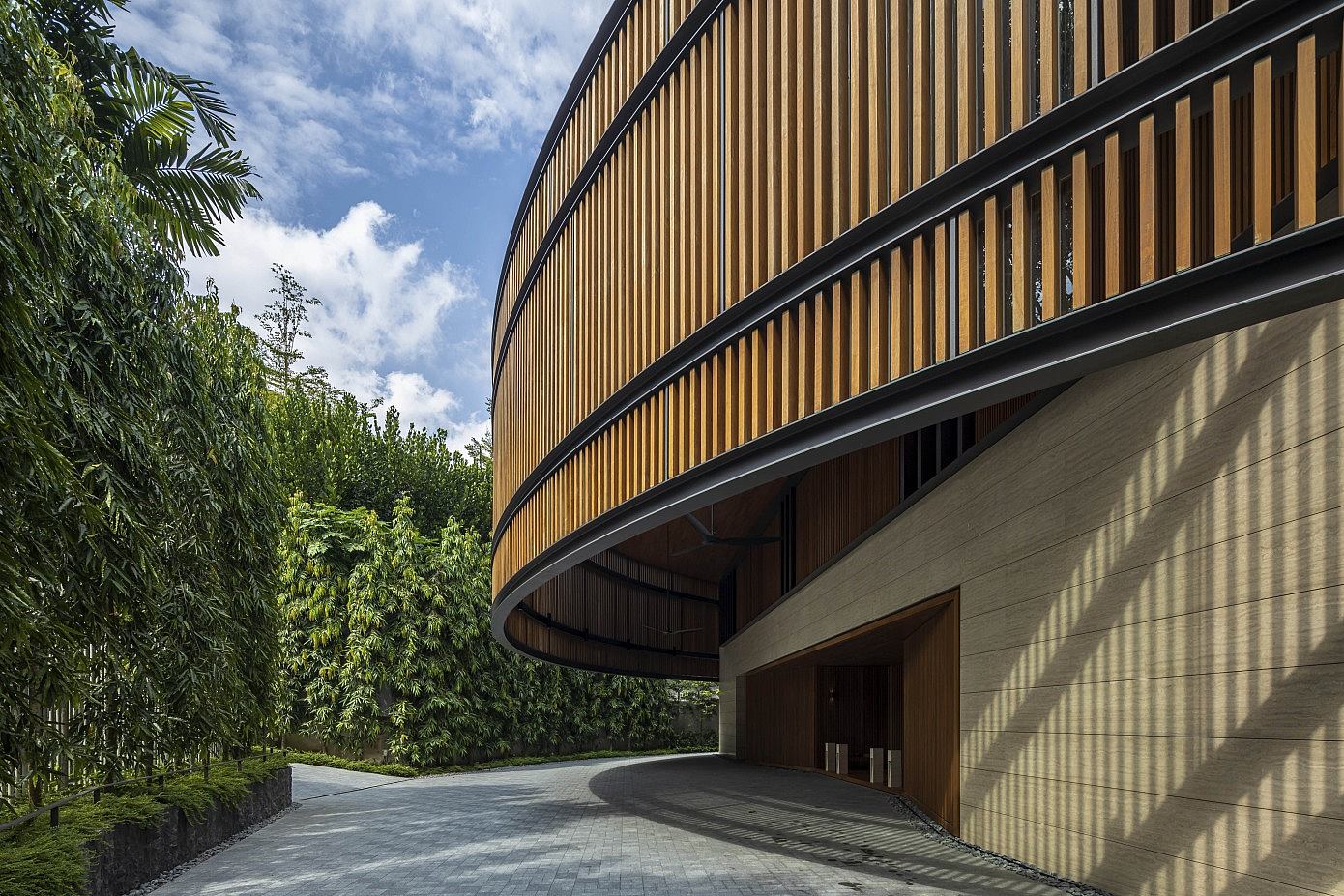 Water Garden House by Wallflower Architecture + Design