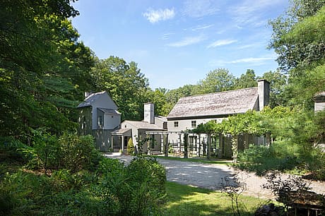 Modern Connecticut Farmhouse by Alexander Gorlin Architects - 1