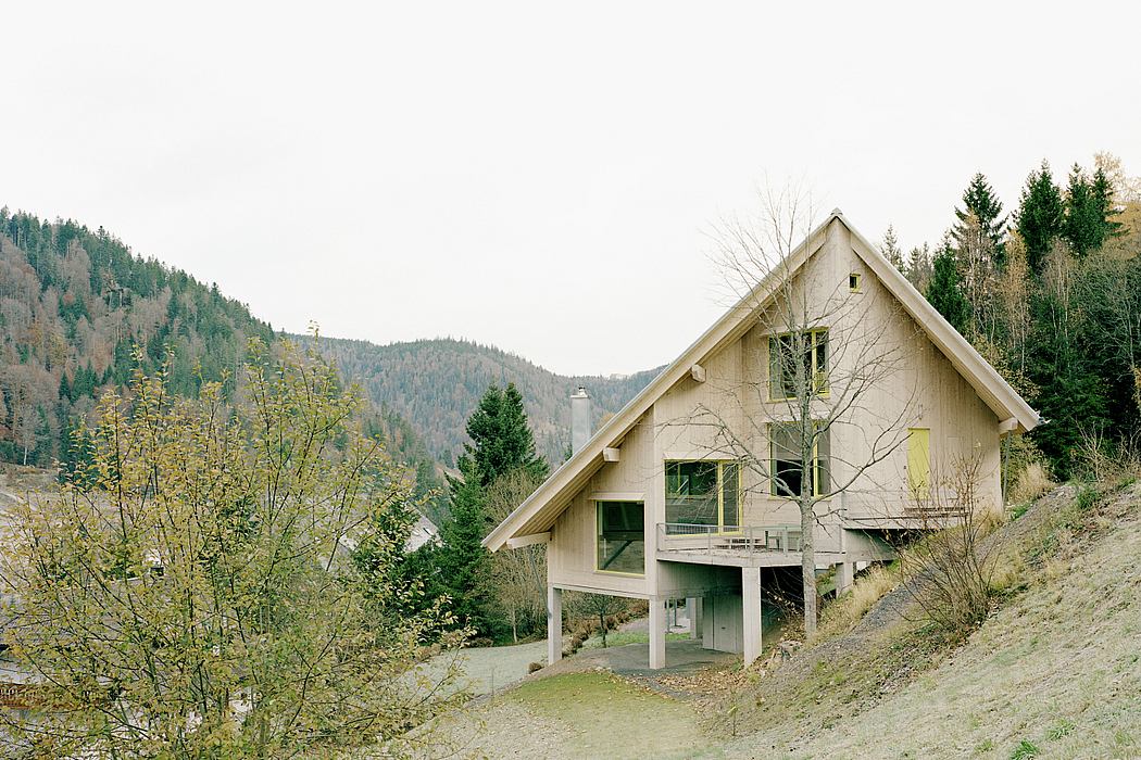 Friha – House on a Hill by Amunt
