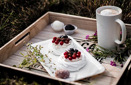 Love to Host Dinner Parties? Here Are Things You Should Have at Home