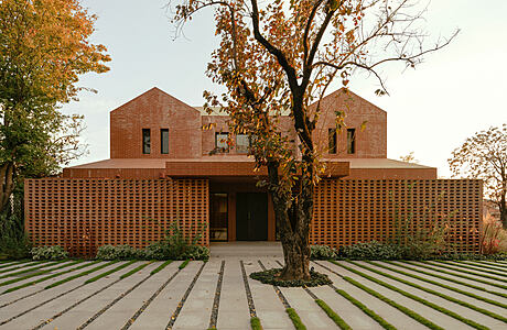 Anna’s Garden by Kiki Archi