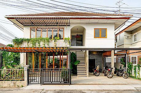 Collage House by Fatboy Factory - 1