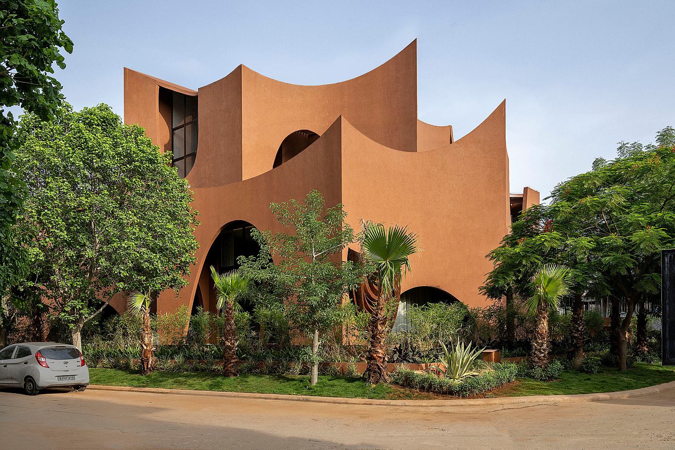 Mirai House of Arches by Sanjay Puri Architects