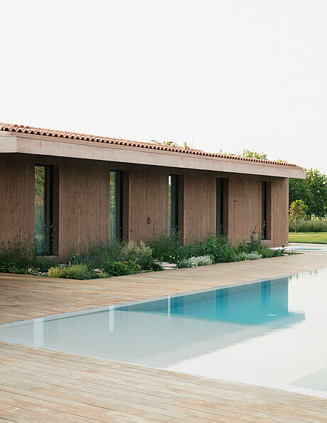 House with Swimming Pool by MIDE architetti - 11