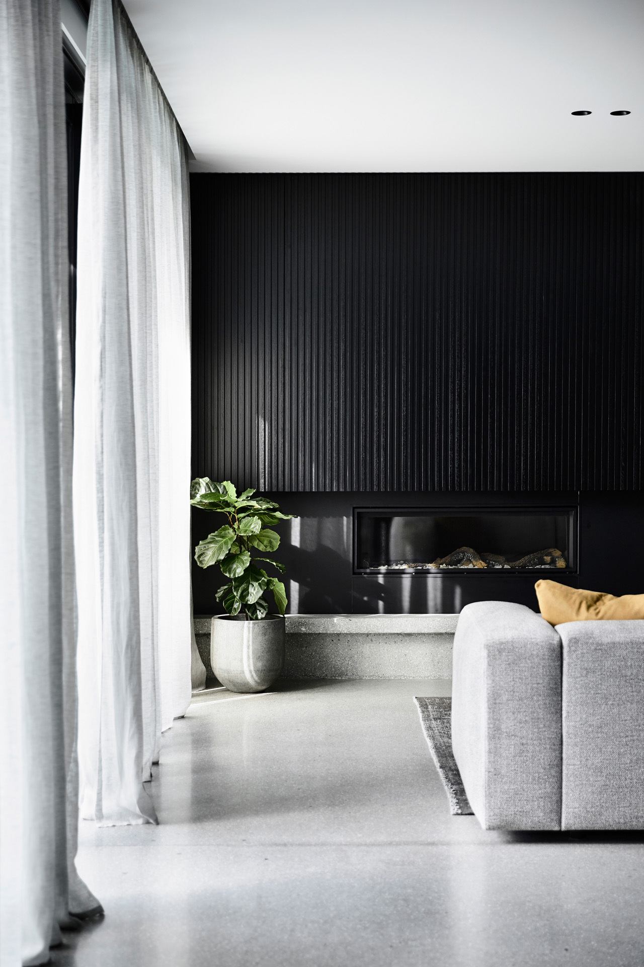 Casa Chiaroscuro by Biasol Studio