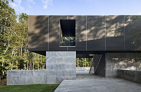 Split House by K/R