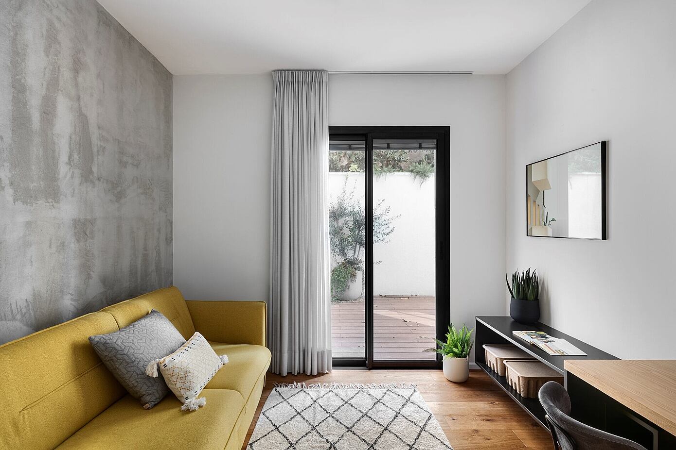 a-luxurious-duplex-with-an-old-jaffa-flair-by-halel-architecture-019