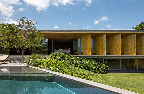 FG House by Bernardes Arquitetura