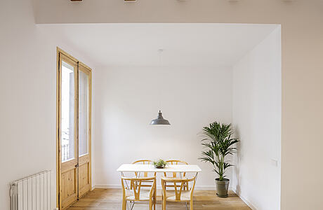 Flat Refurbishment by Parramon + Tahull Arquitectes