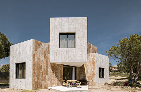 LLO House by OOIIO Architecture