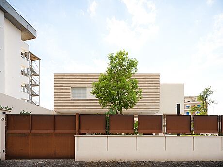 Single-Family House by Giuseppe Albanese - 9