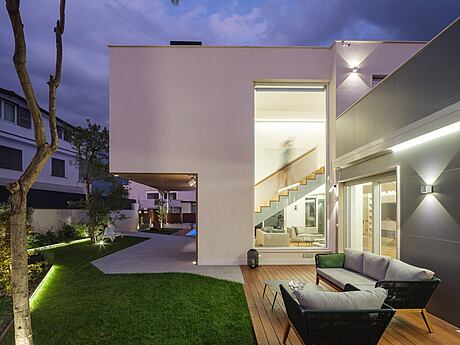 Single-Family House by Giuseppe Albanese - 7