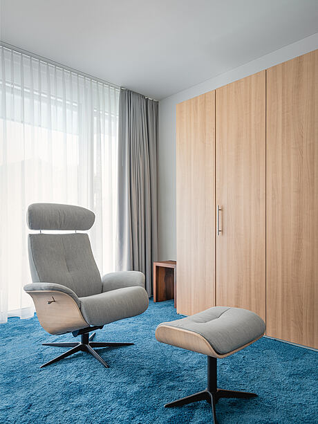 House on Slope by Skarka Studios - 6