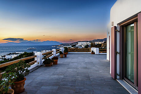 Vamvakouris Residence by Anna Tsalikian - 11