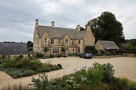 Cotswolds Farmhouse by Stephen Fletcher Architects - 1