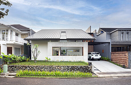 A 121 House by E.RE Studio Architects