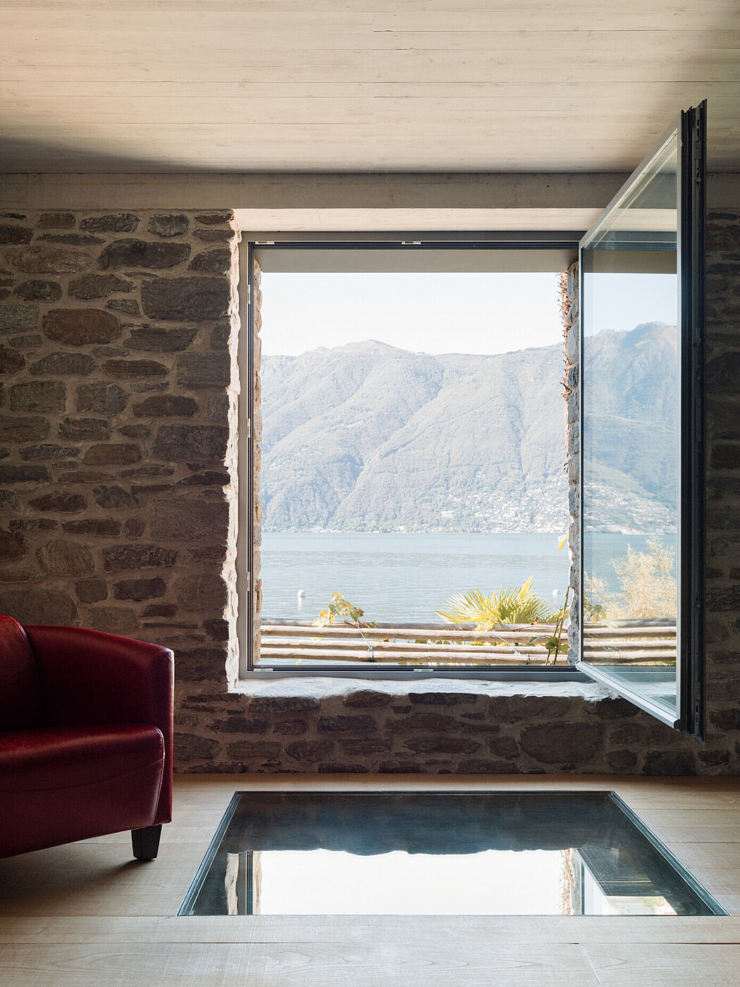 Nicolas Ruinelli House by Lago Maggiore by Ruinelli Associati Architetti | HomeAdore