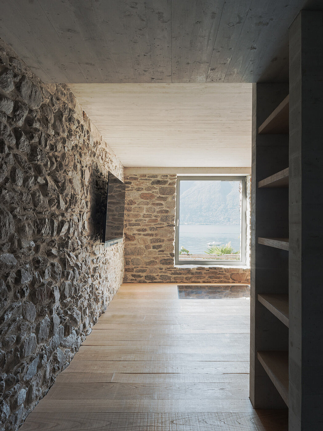 House by Lago Maggiore by Ruinelli Associati Architetti | HomeAdore