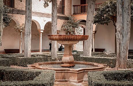 A Tailor-Made Guide to Choosing the Perfect Water Feature for Your Yard