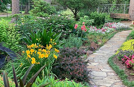 How to Design a Garden for Relaxation and Enjoyment