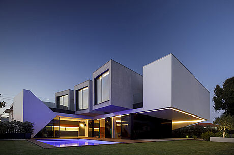 House on Rua Rocha Gonçalves: A Contemporary Home That Inspires Emotions - 1