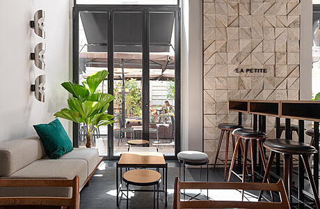 La Petite: A Cocktail Bar with an Enveloping Atmosphere