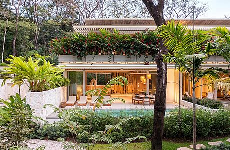 Casa Azúcar: A Contemporary Tropical Getaway