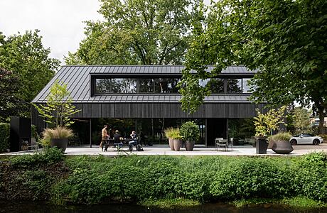 Black Barn: An Office Space with a Breathtaking View