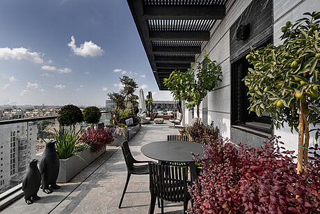 An Earthy and Serene Home: A Private Oasis of Calm & Comfort - 17