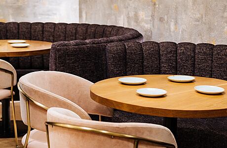 How To Choose The Right Restaurant Booths For Your Space