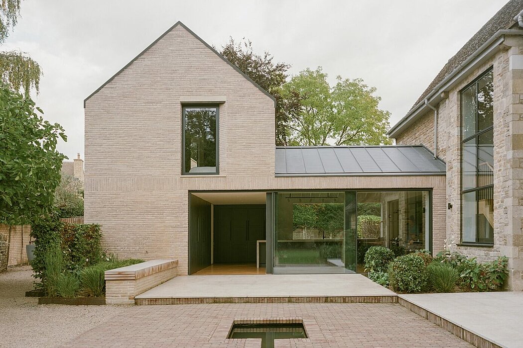 Follyfield: Stone Residence Revived in Cambridgeshire