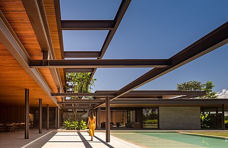 Jabuticaba: A Spacious Residence for a Young Family