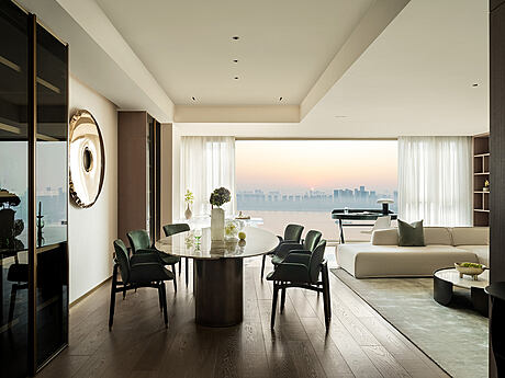 Discover the Luxurious Riverside Luxury House in Wuhan - 1