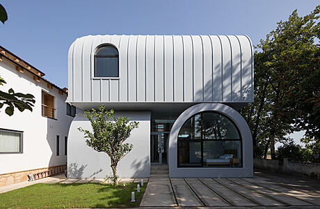 Vault on Vault Villa: Unique Design Overlooking the Caspian Sea