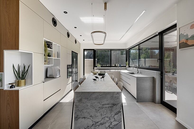 002-architecture-kfar-masaryk-adi-aronov