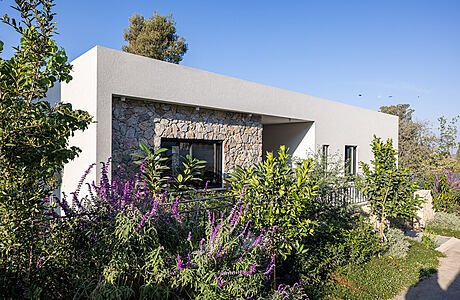 O/H Villa: Modern-Mediterranean Masterpiece